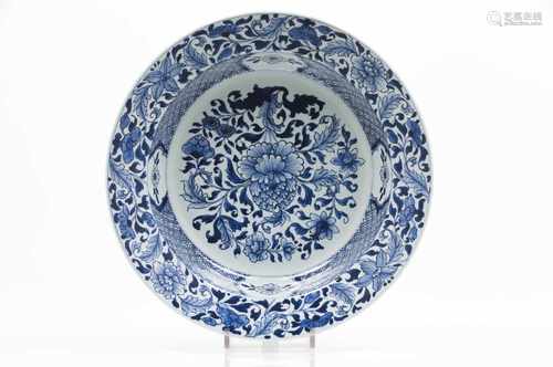 A basinChinese export porcelainFloral blue underglaze decorationQianlong reign (1736-17