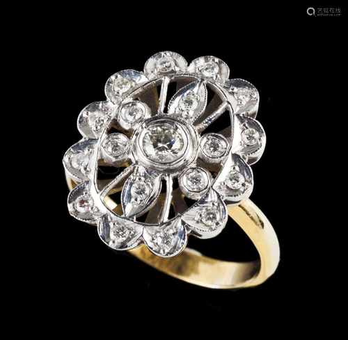 A ringBicoloured goldStylised flower set with various brilliant cut diamondsLater marke