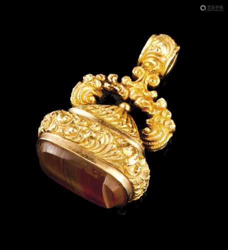 A seal/pendantGoldProfuse raised decoration set with agateOporto hallmark, Tiger 800/10