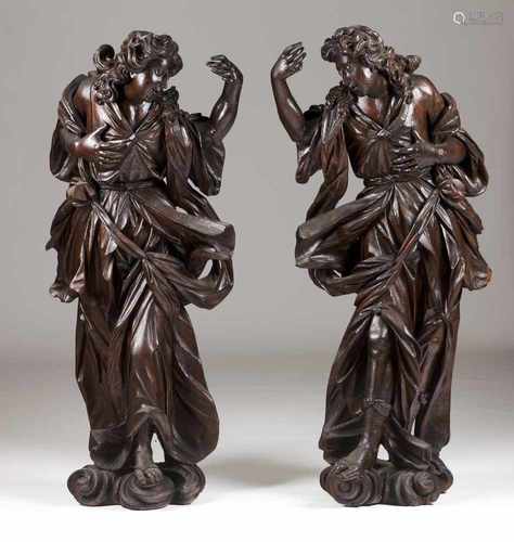 A pair of cherubsPair of darkened chestnut sculpturesPortugal, 18th century(minor losse