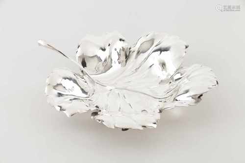 A bowlPortuguese silverLeaf shaped of scalloped and raised decorationOporto hallmark, E