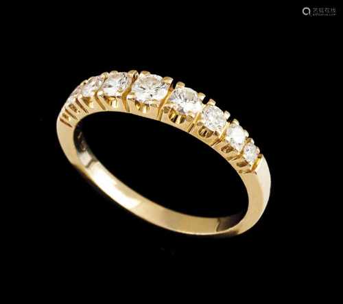 A memory ringGoldSet with 7 brilliant cut diamonds (ca.0.70ct)Lisbon hallmark Swallow 7