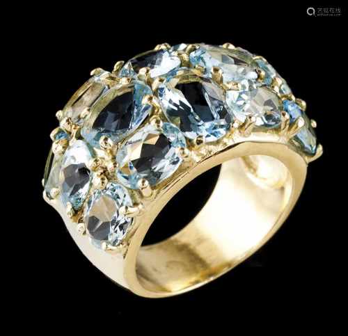 A ringGoldSet with 15 oval cut blue topazOporto hallmark, Deer 800/1000 (post 1985) an