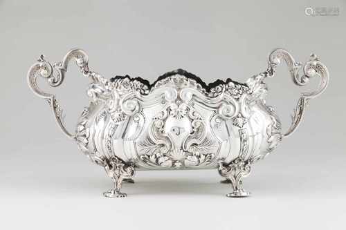 Flower bowl / centrepiecePortuguese silverOval shaped body of profuse raised foliage, acant