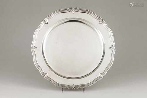 A serving dishPortuguese silverPlain base of grooved lip and scalloped rim with friezeL