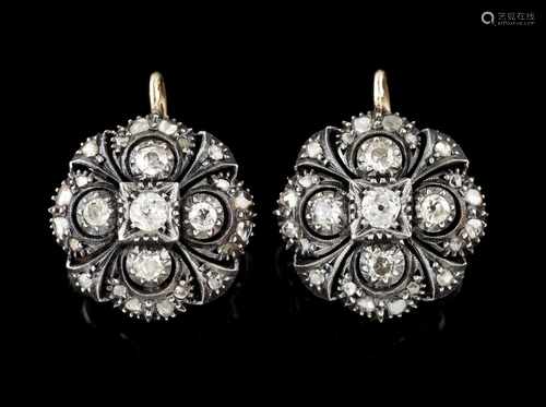 A pair of earringsGold and silverRose set with 10 antique cut diamonds (ca.0.80ct) and vari