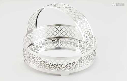 Na Art Deco basketPortuguese silverPierced base of geometric motifs and identical decoratio