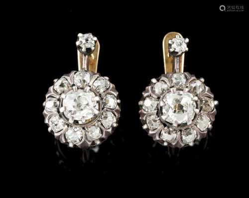 A pair of earringsSilver and goldA shower set with 22 antique brilliant cut diamonds totall