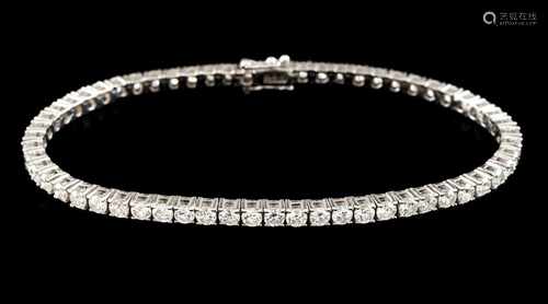 A riviere braceletGoldArticulated links set with 60 brilliant cut diamonds (ca.4.00ct)L