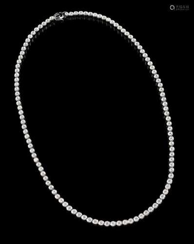 A riviere necklaceGoldArticulated chain set with 112 brilliant cut diamonds (ca.7.20ct)