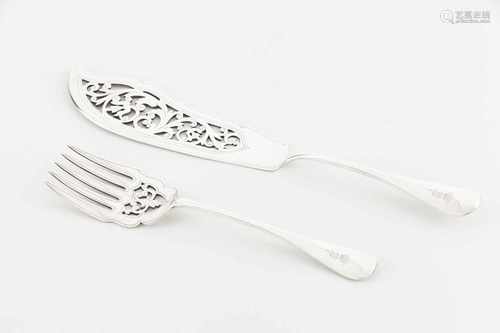 A fish slicePortuguese silverPierced foliage decoration and plain handles engraved P toped