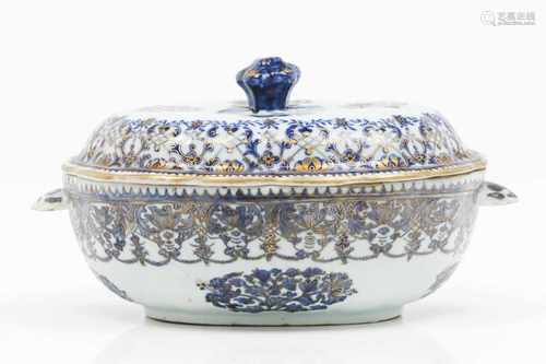 A tureen with coverChinese export porcelainFoliage motifs blue and gilt decorationFlowe