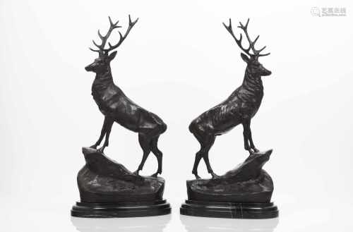 Jules Moigniez (França, 1835-1894)A pair of deerPatinated bronze sculpturesMarble stand
