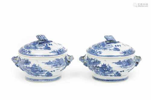 A pair of small tureens with coversChinese export porcelainBlue underglaze decoration of ri