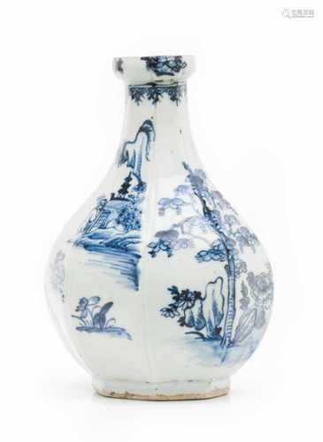 A bottleChinese porcelainFaceted body of broad mouthBlue underglaze decoration of garde