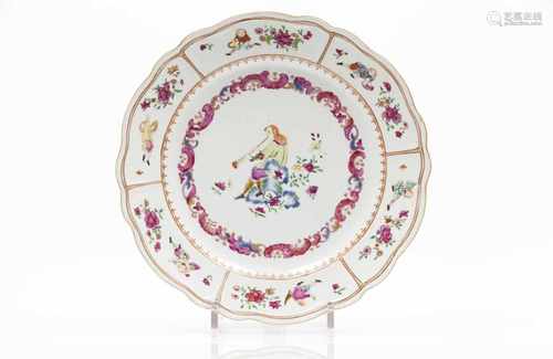 A scalloped plateChinese export porcelainPolychrome 