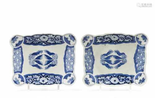 A pair of traysJapanese porcelainRectangular shaped of scalloped lipBlue and white deco