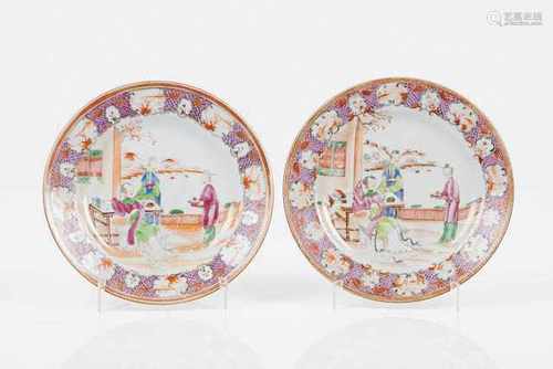 A pair of platesChinese export porcelainPolychrome Famille Rose decoration depicting Chines