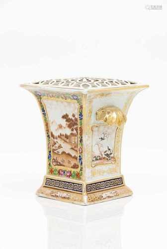 A flower bowlChinese export porcelainPolychrome decoration with gold and sepia cartouches d