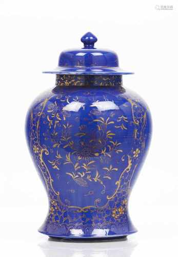 A pot with coverChinese export porcelainGilt decoration on a blue background19th/20th c