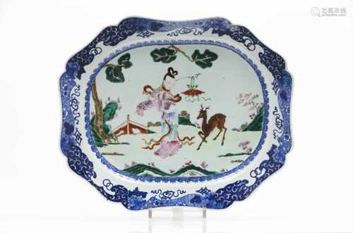 A large scalloped trayChinese export porcelainPolychrome and gilt 