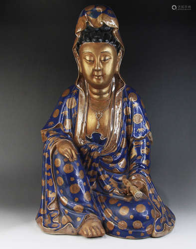 A CHINESE PORCELAIN GUANYIN STATUE