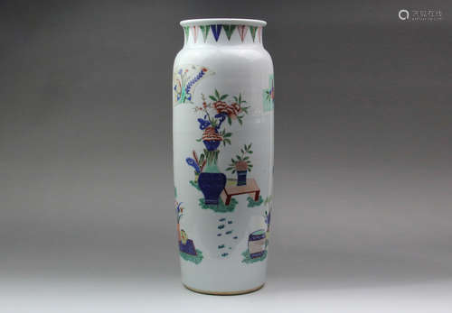 A CHINESE MULTI COLORED PORCELAIN VASE