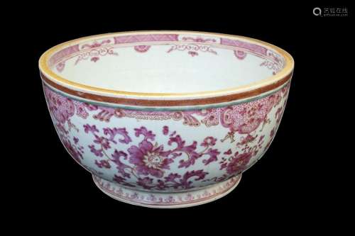 A LARGE QING DYNASTY FAMILLE ROSE BOWL 14 x 27,5 c…