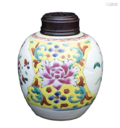 A SMALL QING DYNASTY POLYCHROME OVOID VASE 19th ce…