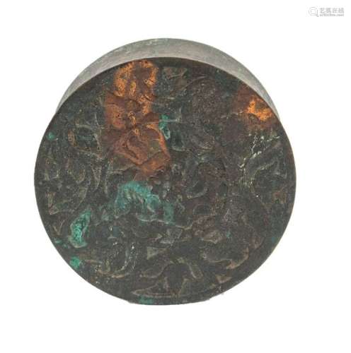 AN INDONESIAN BRONZE ROUND BOX AND COVER 4,5 x 11 …