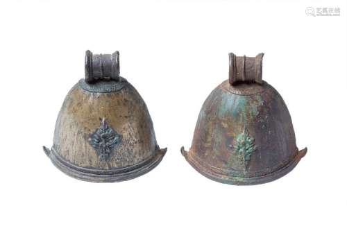 A PAIR OF INDONESIAN BRONZE CATTLE BELLS 11 cm hig…