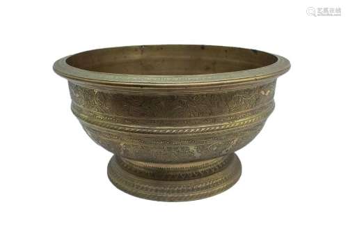 A LARGE INDONESIAN BRASS BOWL Late 19th – early 20…