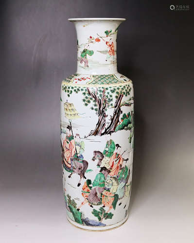 A CHINESE FAMILLE ROSE PORCELAIN VASE