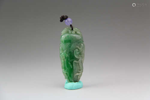 A CHINESE JADEITE PENDANT