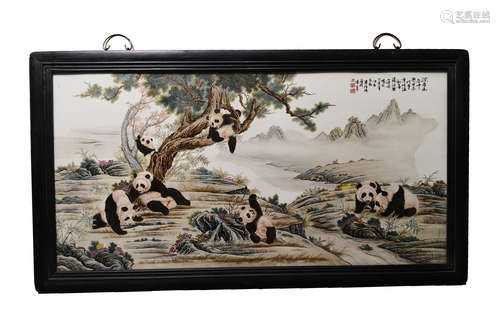 A CHINESE PORCELAIN PLATE PAINTING HANGING PLAQUE, BI BOTAO MARK