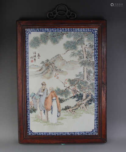 A CHINESE LIGHT COLORFUL PORCELAIN PLATE PAINTING