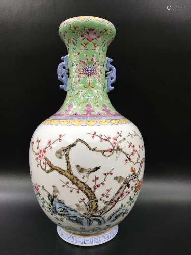 A CHINESE FAMILLE ROSE PORCELAIN VASE WITH DOUBLE EARS