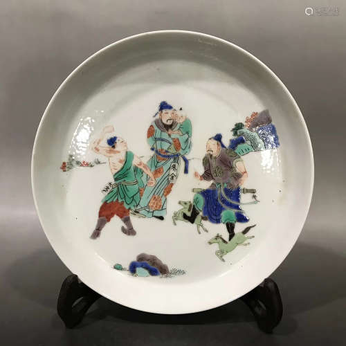 A CHINESE MULTI COLORED PORCELAIN PLATE