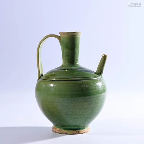 A CHINESE GREEN GLAZED PORCELAIN POT