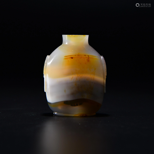 A CHINESE CARVED AGATE SNUFF BOTTLE