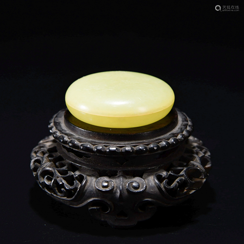 A CHINESE YELLOW JADE SEAL BOX