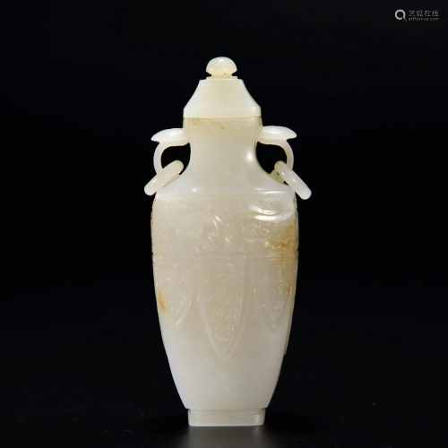 A CHINESE CARVED JADE VASE ORNAMENT