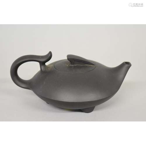 A Chinese yixing teapot and cover,