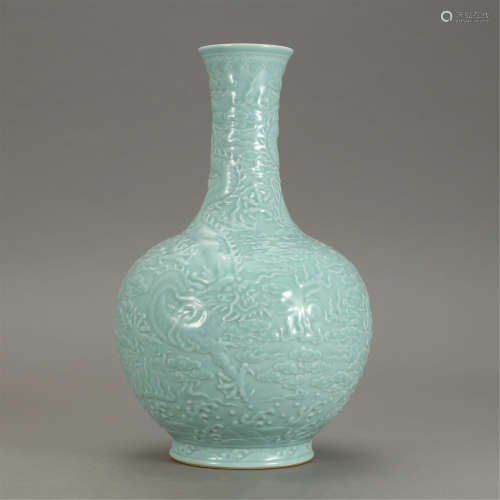 CHINESE PORCELAIN RELIEF-DECO DRAGON PATTERN VASE