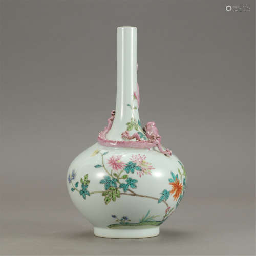 CHINESE FAMILLE ROSE PORCLEAIN CARVED FLOWER VASE