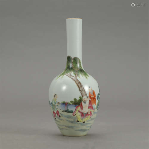 CHINESE FAMILLE ROSE FIGURE AND STORY BOTTLE