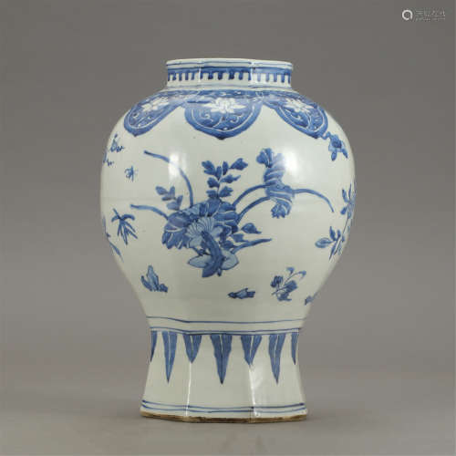 CHINESE BLUE AND WHITE PORCELAIN FLOWER JAR
