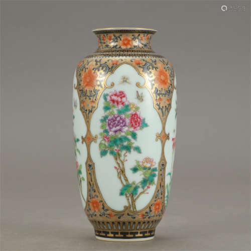 CHINESE FAMILLE ROSE GILT-DECORATED VASE WITH FLORAL BASKET