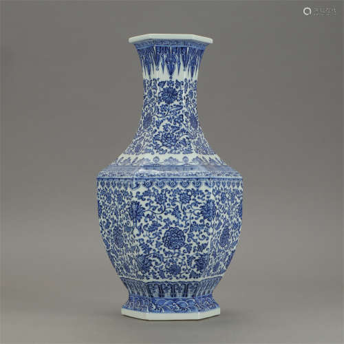 CHINESE BLUE AND WHITE PORCELAIN HEXAGONAL VASE