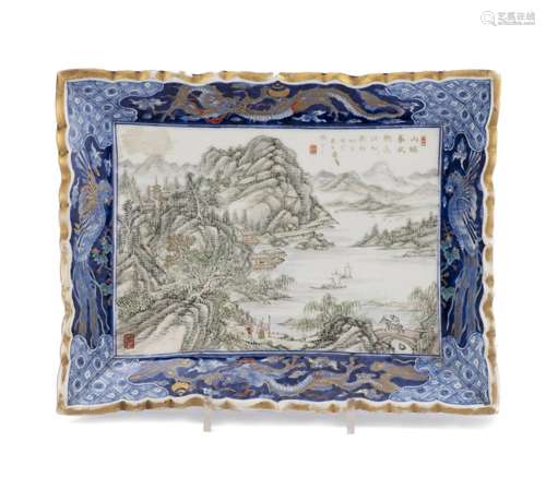 Plat de présentation rectangulaire en porcelaine du Japon, marli à décor de [...]